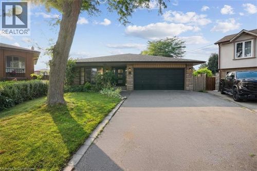 16 Stella Crt, Hamilton, ON, L9C6S7 | Card Image