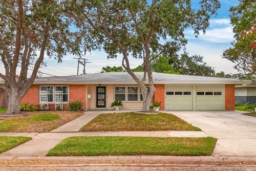 609 Peerman Pl, Corpus Christi, TX, 78411-2241 | Card Image
