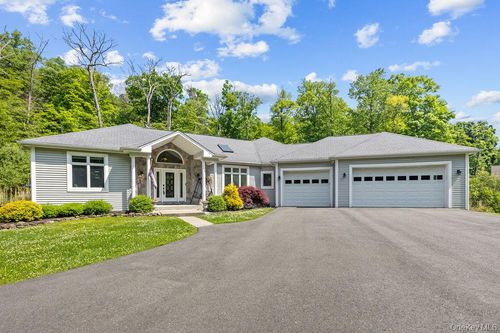 16 Katavolos Dr, Tomkins Cove, NY, 10986-1416 | Card Image