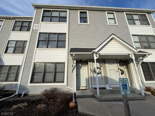 42 Burlington Ct, Hamburg, NJ, 07419-1323 | Card Image