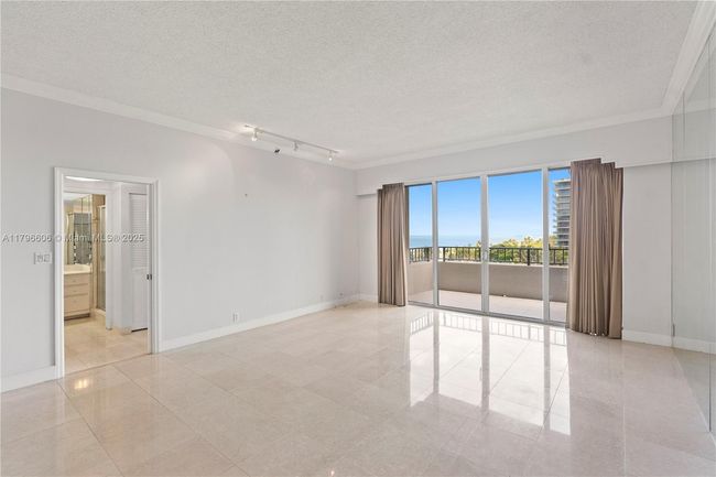 APT-633 - 201 Crandon Blvd, Condo with 2 bedrooms, 2 bathrooms and null parking in Key Biscayne FL | Image 12