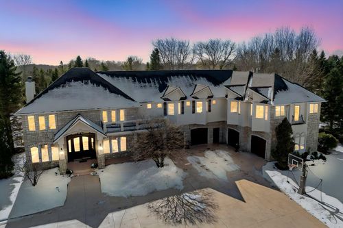 2101 Timberwood Dr, Chanhassen, MN, 55317-9670 | Card Image