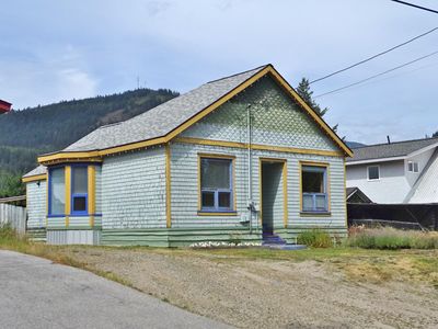 2121 Butte St, House other with 2 bedrooms, 1 bathrooms and null parking in Rossland BC | Image 1