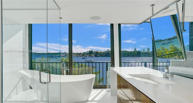 APT-101 - 1000 Venetian Way, Townhouse with 4 bedrooms, 4 bathrooms and null parking in Miami Beach FL | Image 11