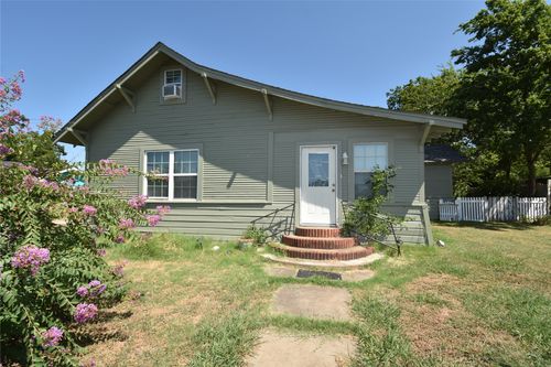215 E 11th St, Bonham, TX, 75418-3002 | Card Image