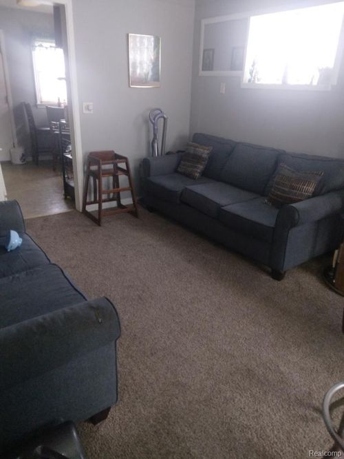 19433 Moross Rd, Detroit, MI, 48224-1136 | Card Image