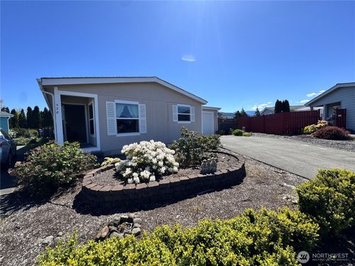 528 N 7th Ave, Sequim, WA, 98382-3247 | Card Image