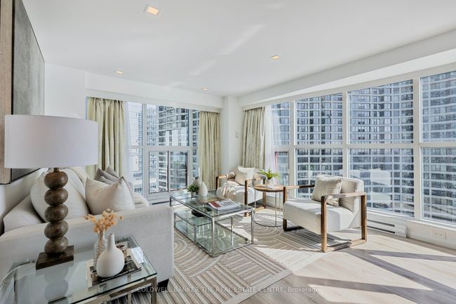 2002 - 99 Harbour Sq, Condo with 2 bedrooms, 2 bathrooms and 1 parking in Toronto ON | Image 38