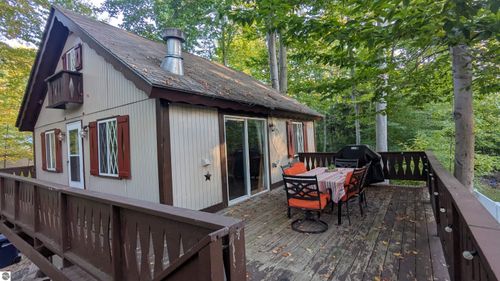 2552 E Birch Ct, Cedar, MI, 49621-9408 | Card Image