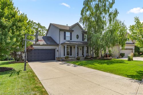 9124 Susan Cir, Newport, MI, 48166-9284 | Card Image