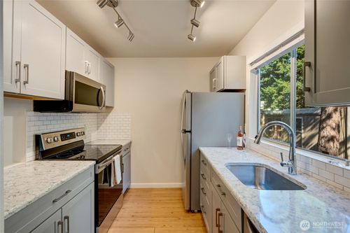 apt-d202-4811 180th St Sw, Lynnwood, WA, 98037-3635 | Card Image