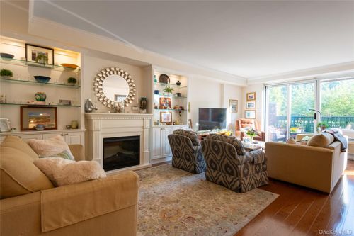 unit-m4-100 Hilton Ave, Garden City, NY, 11530-1565 | Card Image