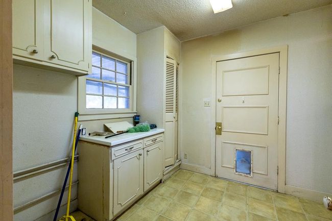 1001 W Walnut St, House other with 3 bedrooms, 3 bathrooms and 4 parking in Coleman TX | Image 32