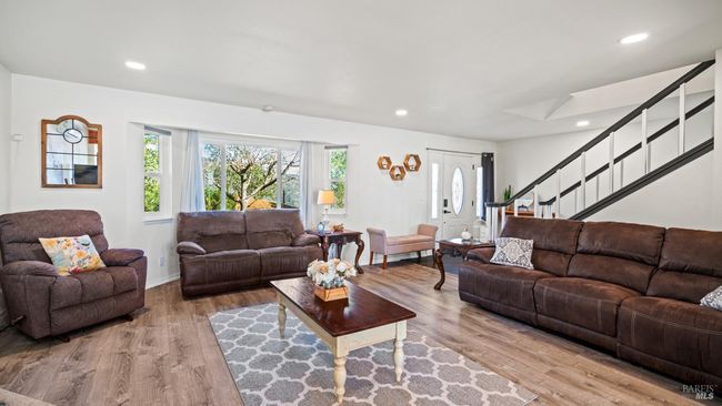 715 Pearl Ct, House other with 3 bedrooms, 3 bathrooms and 6 parking in Glenhaven CA | Image 4