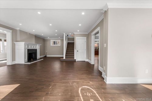 348 Mulry Ln, Lawrence, NY, 11559-1610 | Card Image