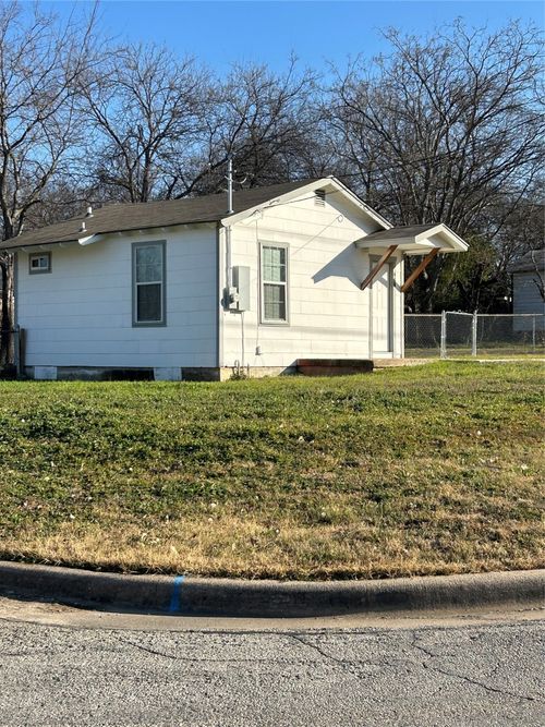 418 Hallvale Dr, White Settlement, TX, 76108-1505 | Card Image