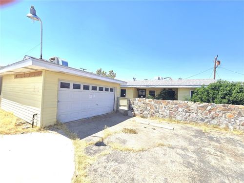 1537 De Anza St, Barstow, CA, 92311-5530 | Card Image