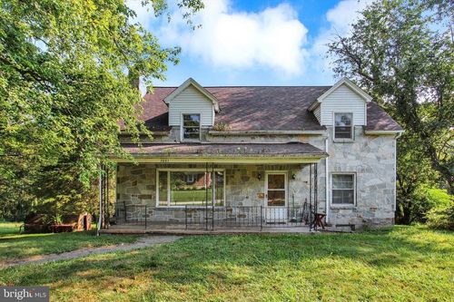 3061 Seven Valleys Rd, GLEN ROCK, PA, 17327-7603 | Card Image