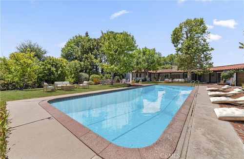 5205 Beckford Ave, Tarzana, CA, 91356-3102 | Card Image