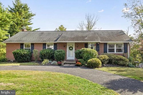 808 Mountainview Ave, SCHWENKSVILLE, PA, 19473-1300 | Card Image