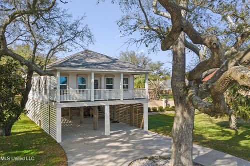 2524 Beach Blvd, Biloxi, MS, 39531-4702 | Card Image