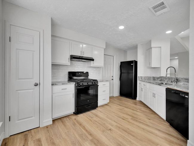 403 Elder Vista Dr, House other with 3 bedrooms, 2 bathrooms and 2 parking in Webster TX | Image 22