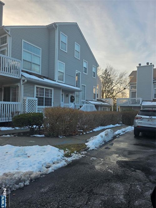 4 Hedgerow Dr, Englewood, NJ, 07631-5036 | Card Image