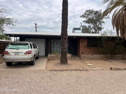 1303 N Roberts Way, Tucson, AZ, 85712-3945 | Card Image