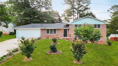 636 Hearon Dr, Stone Mountain, GA, 30088-1617 | Card Image