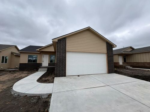 8979 Forbes Cir, Bel Aire, KS, 67226-2373 | Card Image