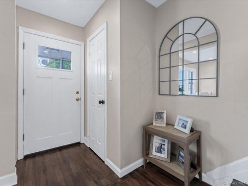 10514 Van Wyck Expy, South Richmond Hill, NY, 11419-3228 | Card Image