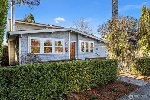 3813 Ne 70th St, Seattle, WA, 98115-6019 | Card Image