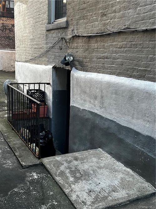 2753 Wallace Ave, Bronx, NY, 10467-8854 | Card Image