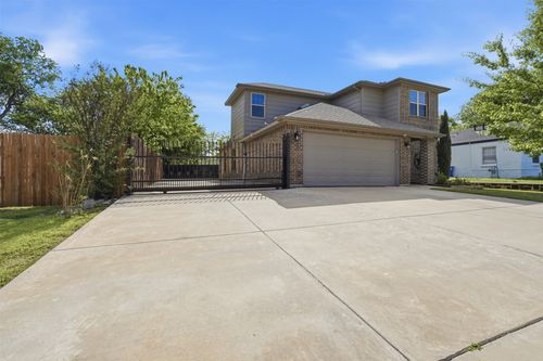 637 S Redford Ln, White Settlement, TX, 76108-2633 | Card Image