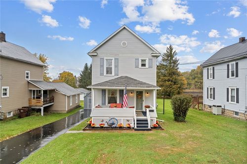 513 E Pine St, Grove City, PA, 16127-1923 | Card Image