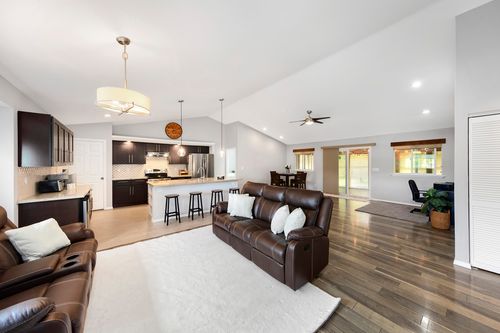 18 S Iwaiwa St, HILO, HI, 96720-1932 | Card Image