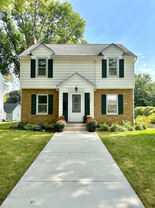 115 S High St, Marshall, MN, 56258-1823 | Card Image