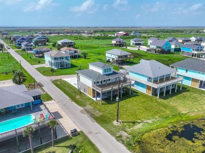 2200 Crab Street, House other with 4 bedrooms, 3 bathrooms and null parking in Crystal Beach TX | Image 2