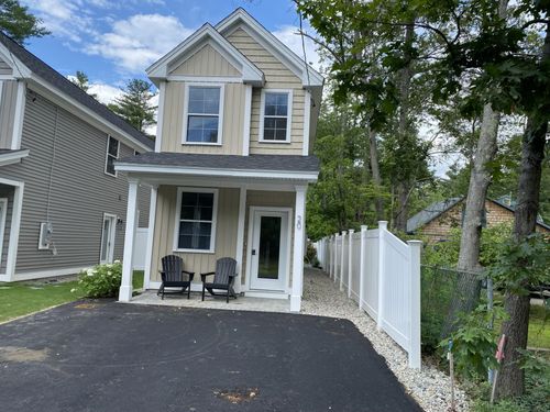20 Auburn Street, Dover, NH, 03820 | Card Image