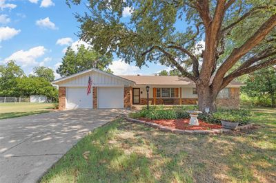 5825 Tourist Drive, House other with 3 bedrooms, 2 bathrooms and null parking in North Richland Hills TX | Image 2