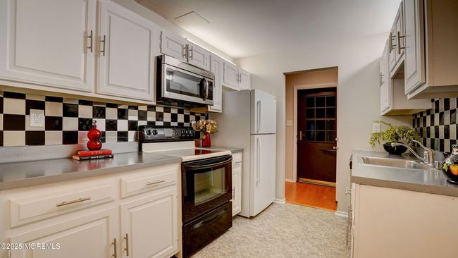 B - 233 Medford Ct, Home with 2 bedrooms, 2 bathrooms and null parking in Manalapan NJ | Image 13