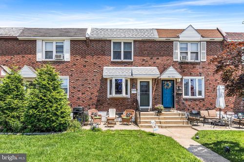 910 Maple Ave, GLENOLDEN, PA, 19036-1117 | Card Image