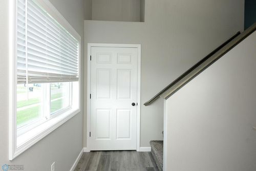 1040 Barnes Dr, West Fargo, ND, 58078-8894 | Card Image