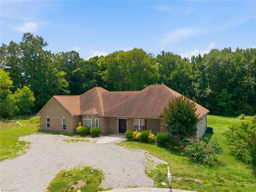 1803 Wilton Gate Dr, Charlotte, NC, 28262-1039 | Card Image