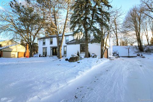 5429 Tequesta Dr, West Bloomfield, MI, 48323-2354 | Card Image