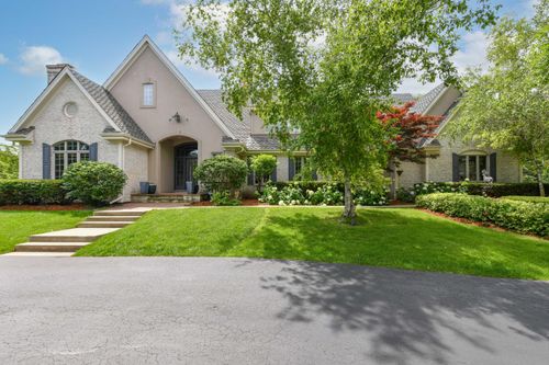 4025 W Stonefield Rd, Mequon, WI, 53092-2783 | Card Image