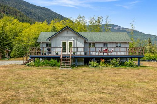 843 Sayward Rd, Sayward, BC, V0P1R0 | Card Image
