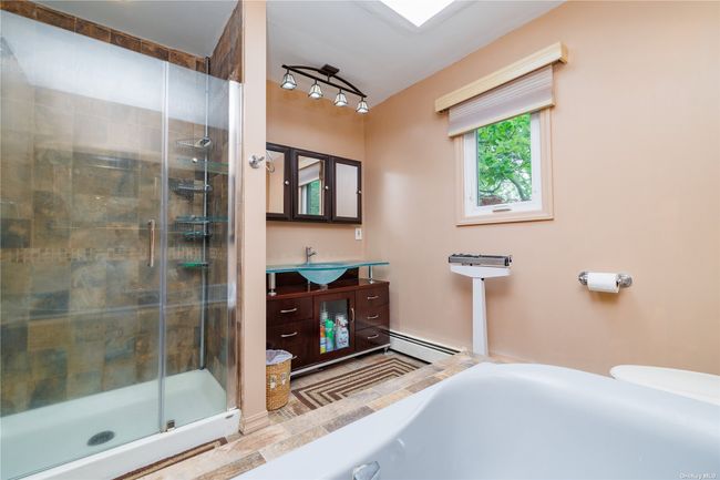 Primary Suite Bath | Image 17