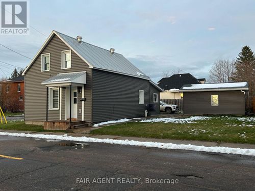 81 Bank St S, Renfrew, ON, K7V2E7 | Card Image