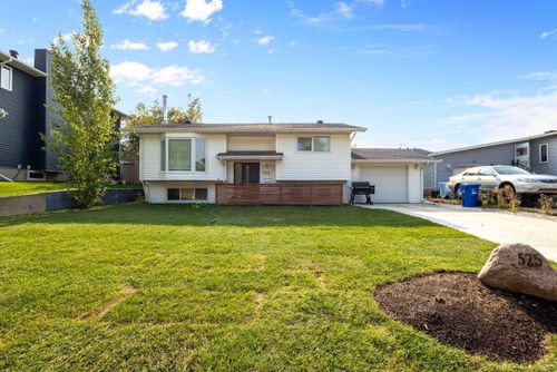 525 Beacon Hill Dr, Fort Mcmurray, AB, T9H2R4 | Card Image